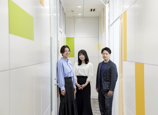 採用情報ページで社員の声を紹介しています
